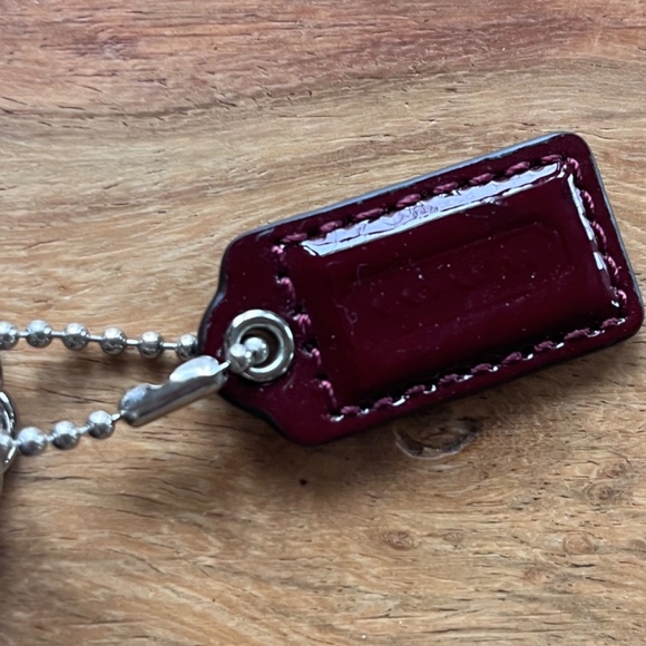 Vintage Coach bag, silver sequins, burgundy interior and patent leather hang tag - Picture 5 of 14